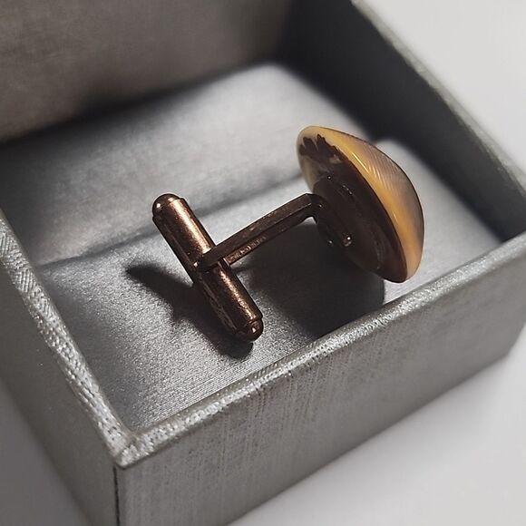 Single Orphan Vintage Antique Operculum Cufflink - Picture 4 of 5